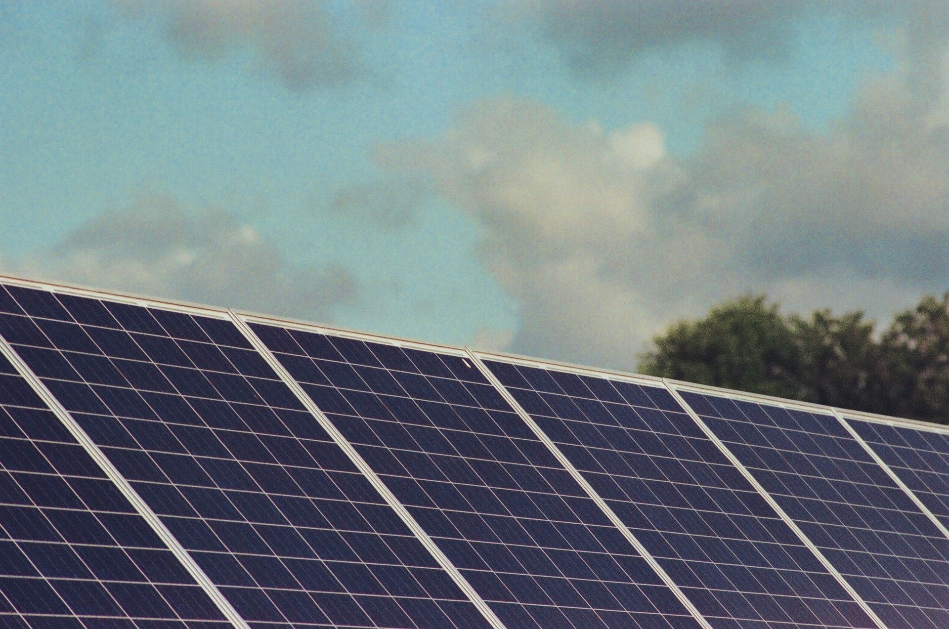 Merece la pena instalar placas solares en una empresa