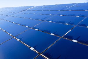 Merece la pena instalar placas solares una empresa