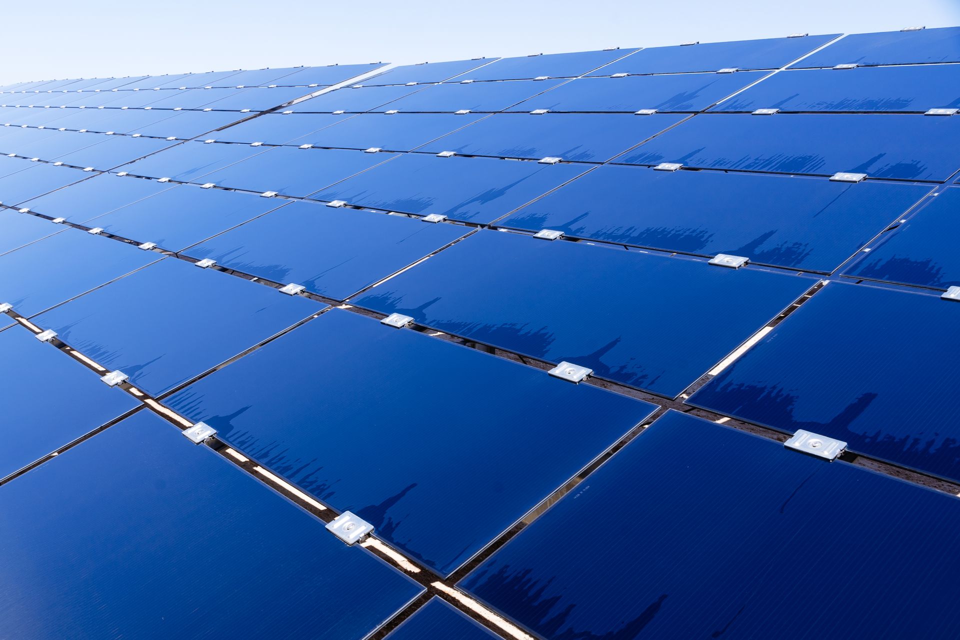 Merece la pena instalar placas solares una empresa