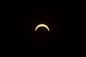 que ocurre con las placas solares noche